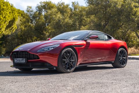 Aston Martin DB11 Coupé V12