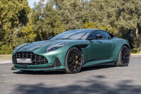 Aston Martin DB12 Coupé V8 