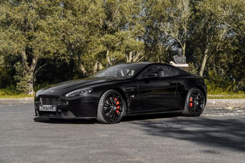 Aston Martin Vantage S V12