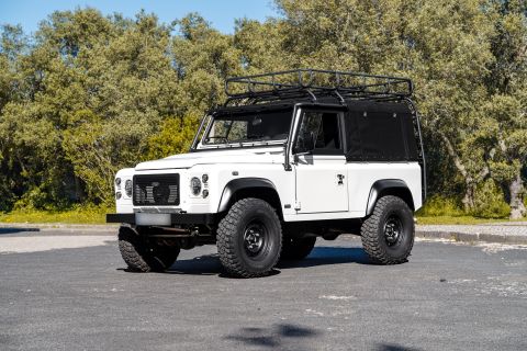 Land Rover Defender 90 TDCi 2.4