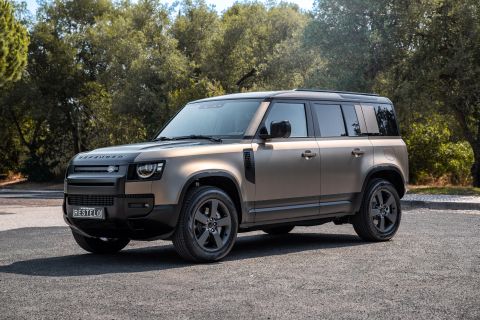 Land Rover Defender P300e X Dynamic HSE